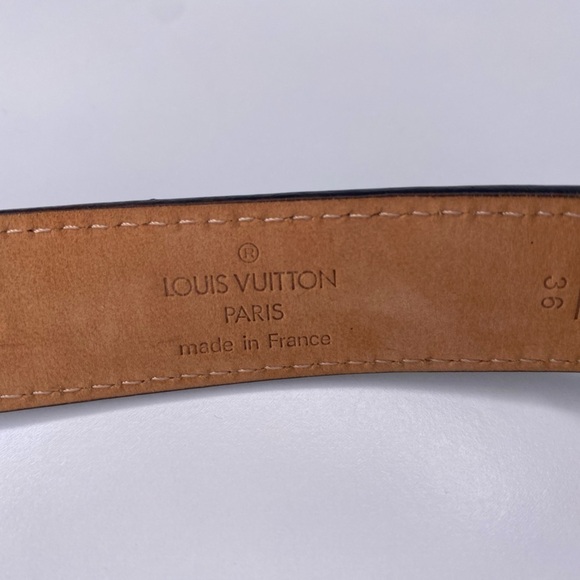 Louis Vuitton Limited Edition, Beautiful Blue Ostrich Skin Studded belt. - Picture 4 of 7
